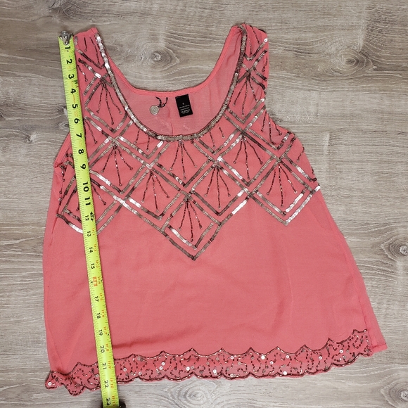 BKE boutique sequined pink tank w scallop hem - Picture 4 of 4